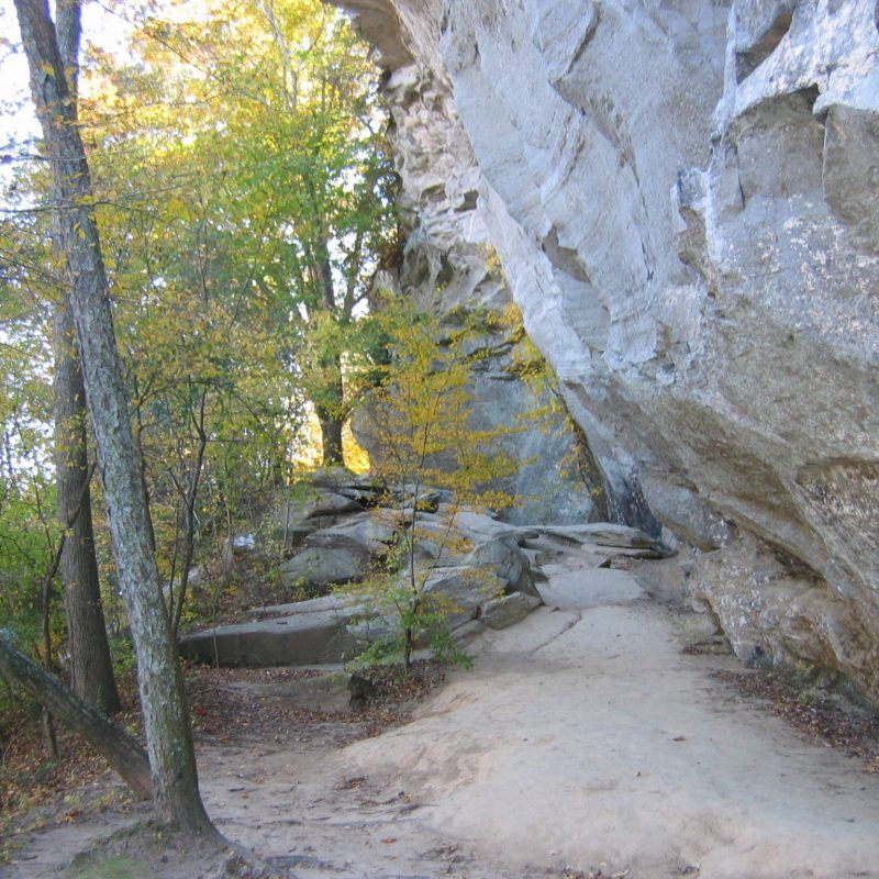 trail and rock face at raven rock state park
