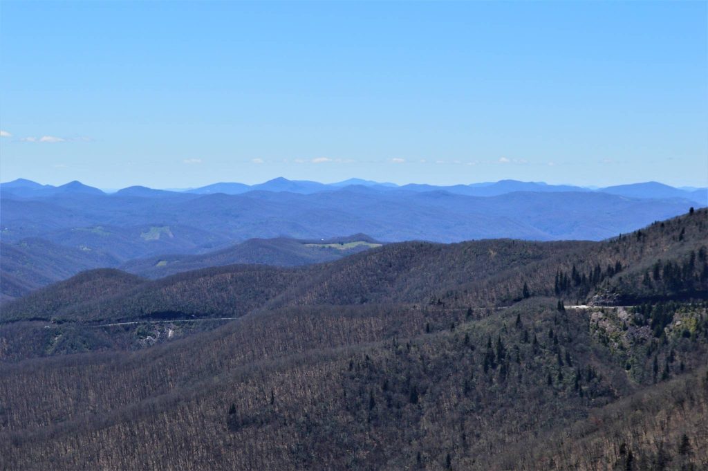 depict view to south from atop devil's courthouse, blue ridge parkway