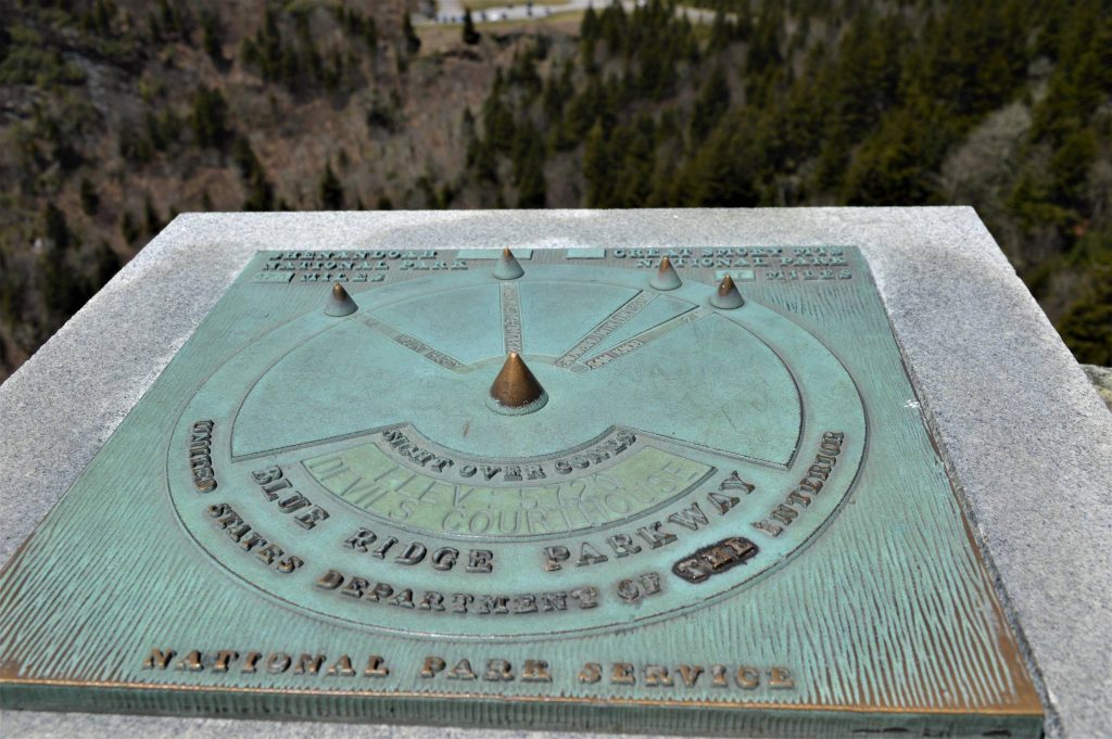depict viewfinder atop devil's courthouse, blue ridge parkway